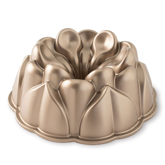 Magnolia BundtĀ® Pan 25 x 25 x 9.5cm