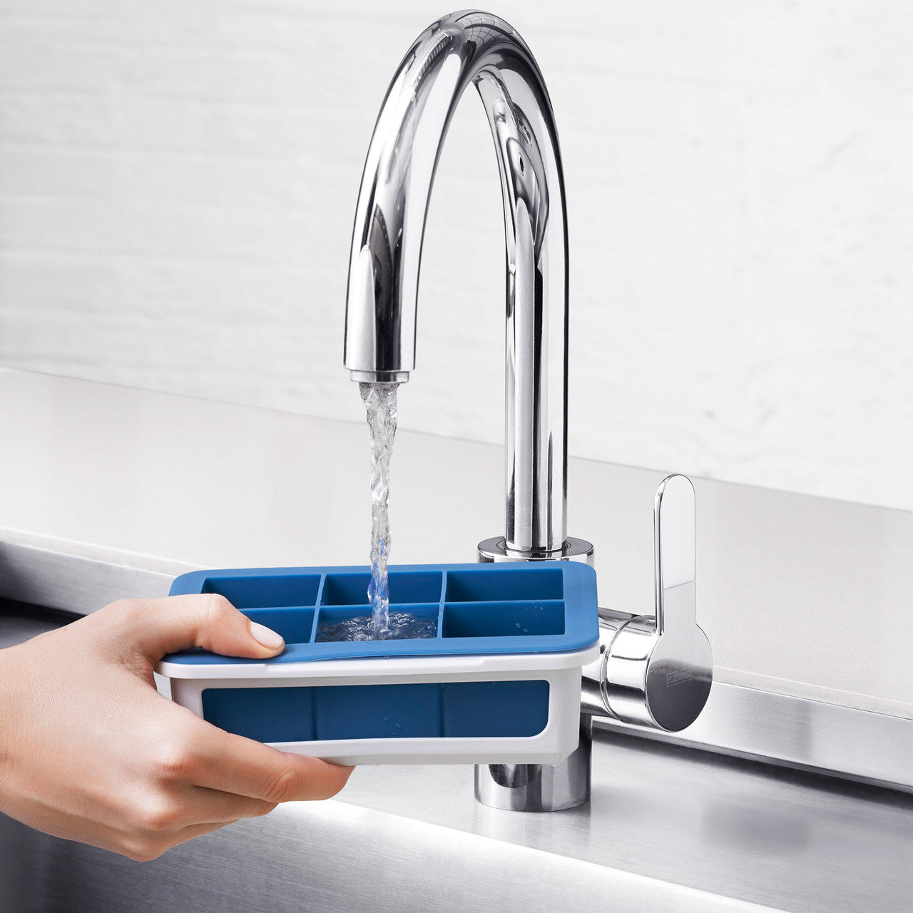 Covered Silicone Ice Cube Tray - Large Cubes