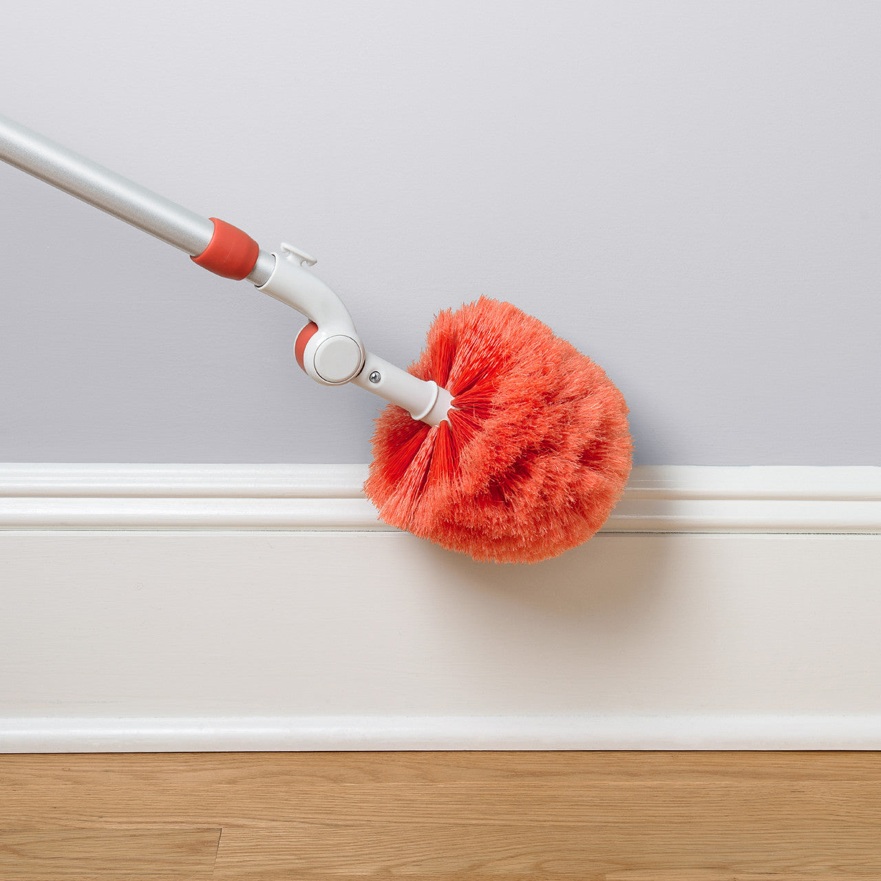 Long Reach Dusting System With Pivoting Heads