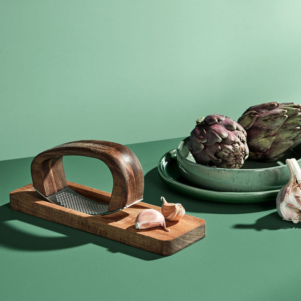 RoccaAlio garlic press with chopping board